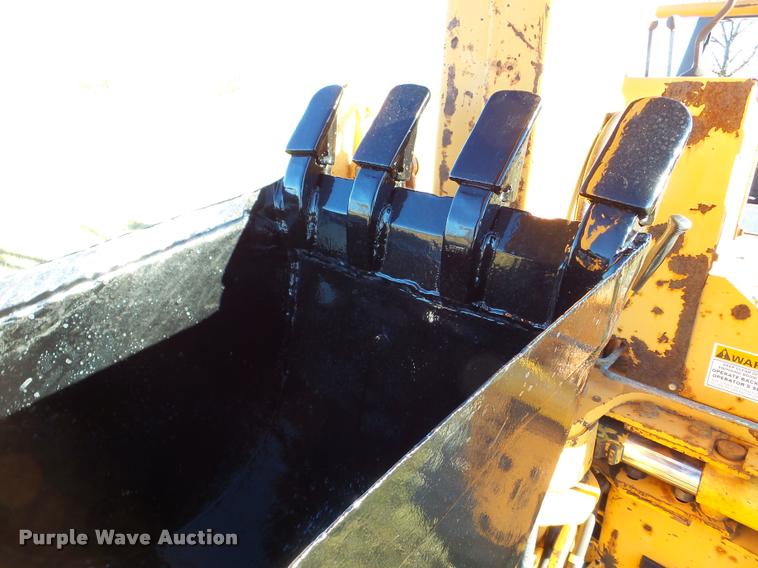 image for item DB5424 1999 Case 560 trencher