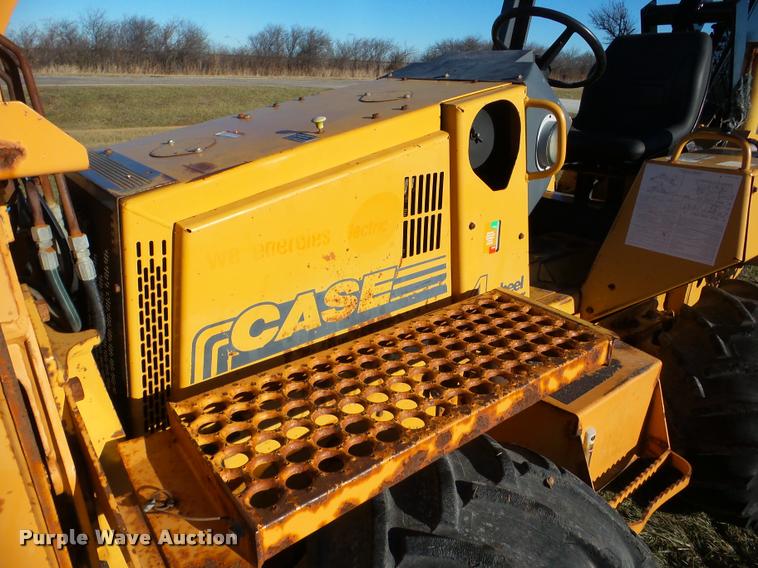 image for item DB5424 1999 Case 560 trencher