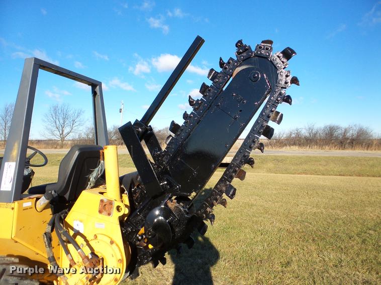 image for item DB5424 1999 Case 560 trencher