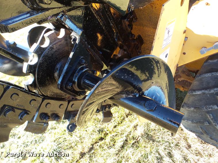 image for item DB5424 1999 Case 560 trencher