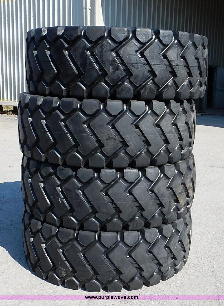 image for item F1056 (4) 20.5x25 loader tires