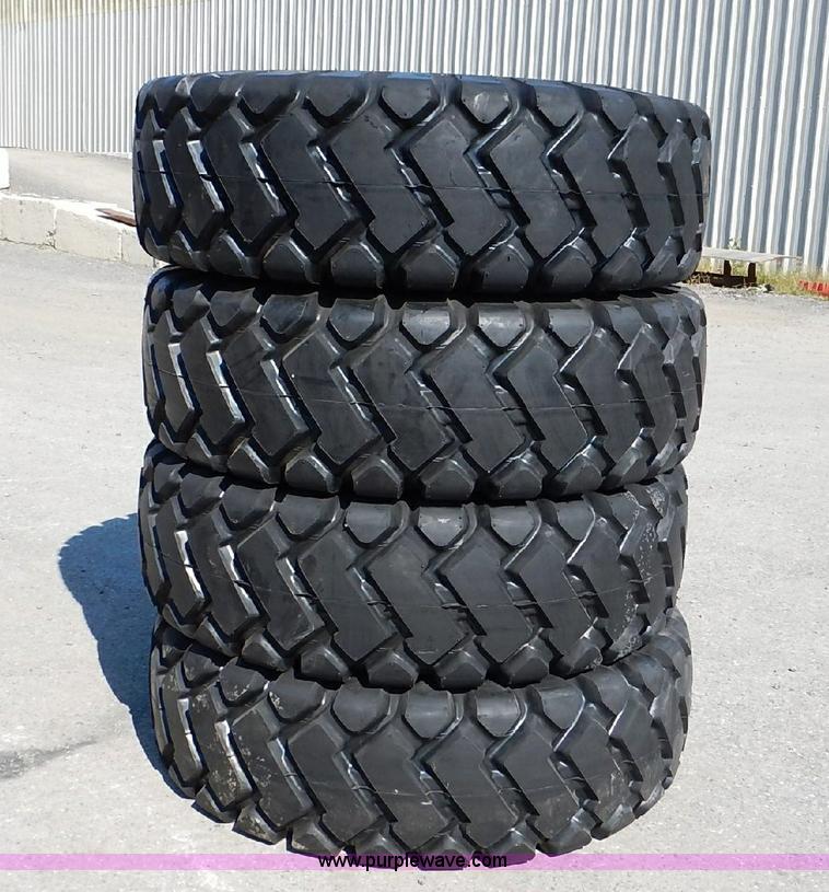 image for item F1058 (4) 17.5x25 loader tires