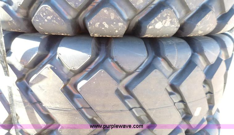 image for item F1058 (4) 17.5x25 loader tires