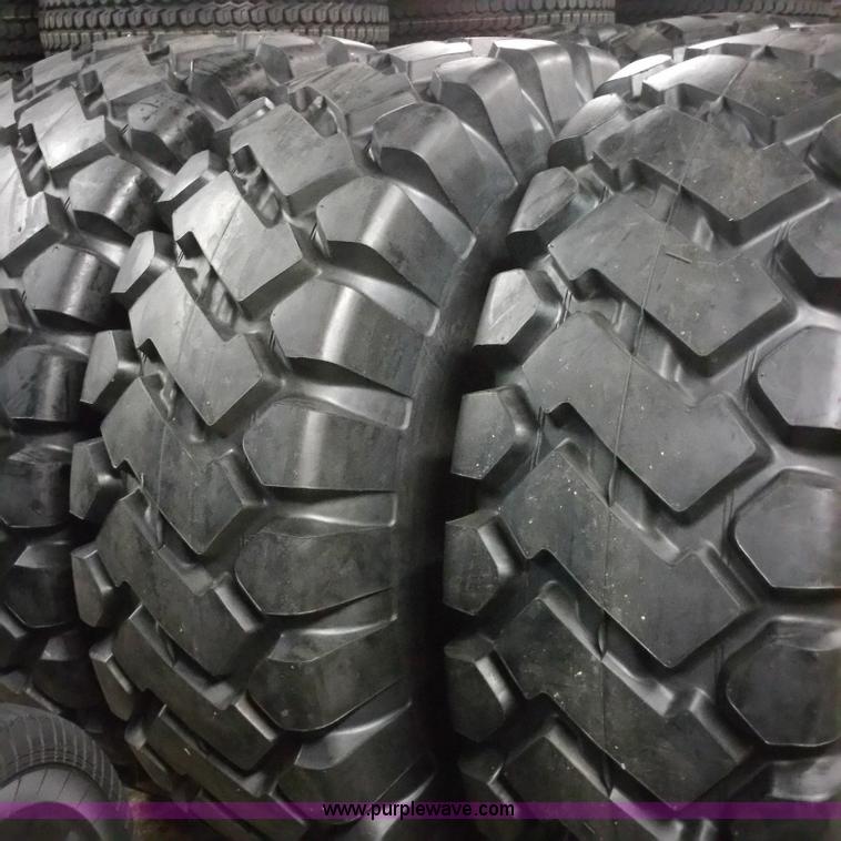 image for item F1058 (4) 17.5x25 loader tires