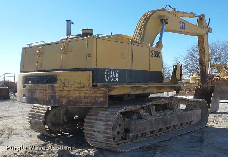 image for item J8668 1992 Caterpillar 235C excavator