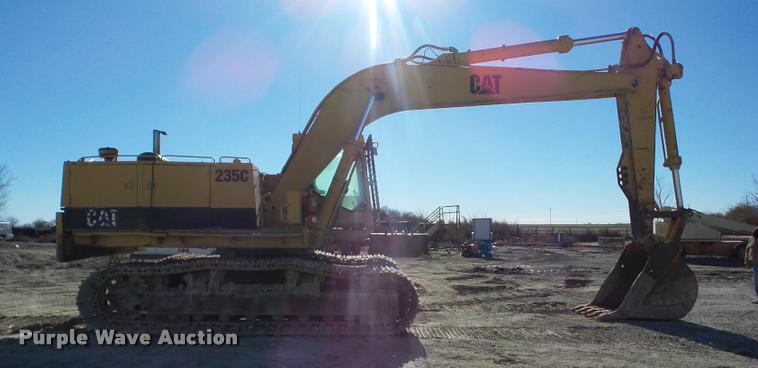 image for item J8668 1992 Caterpillar 235C excavator