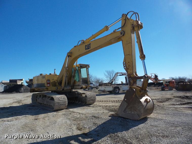 image for item J8668 1992 Caterpillar 235C excavator