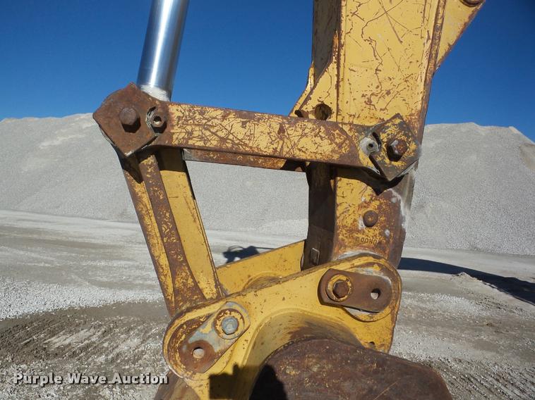 image for item J8668 1992 Caterpillar 235C excavator