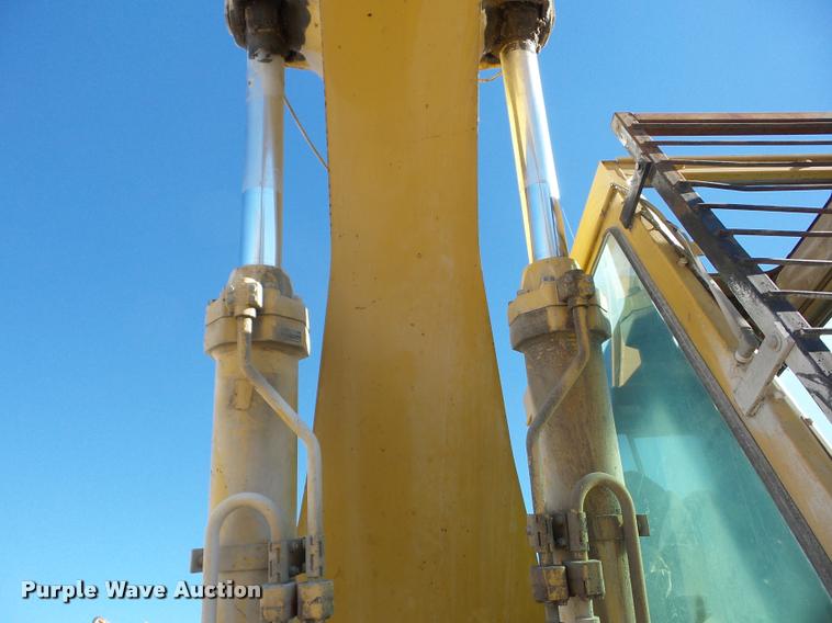 image for item J8668 1992 Caterpillar 235C excavator