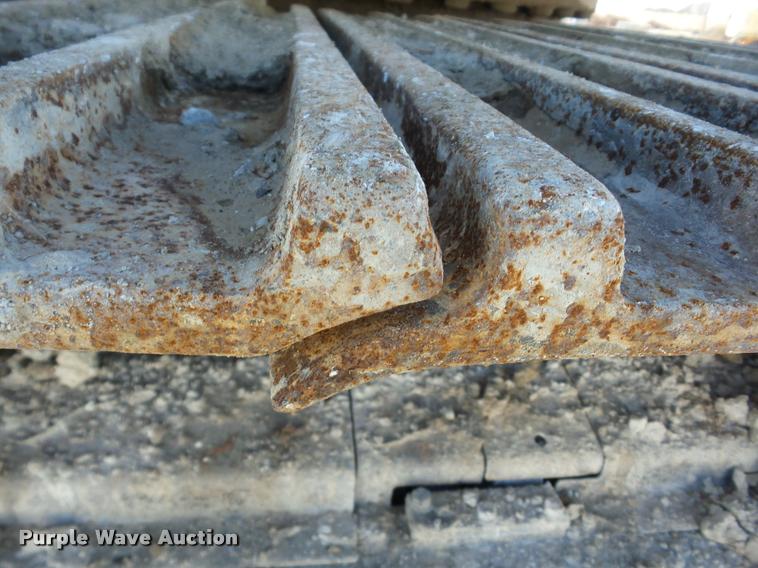 image for item J8668 1992 Caterpillar 235C excavator