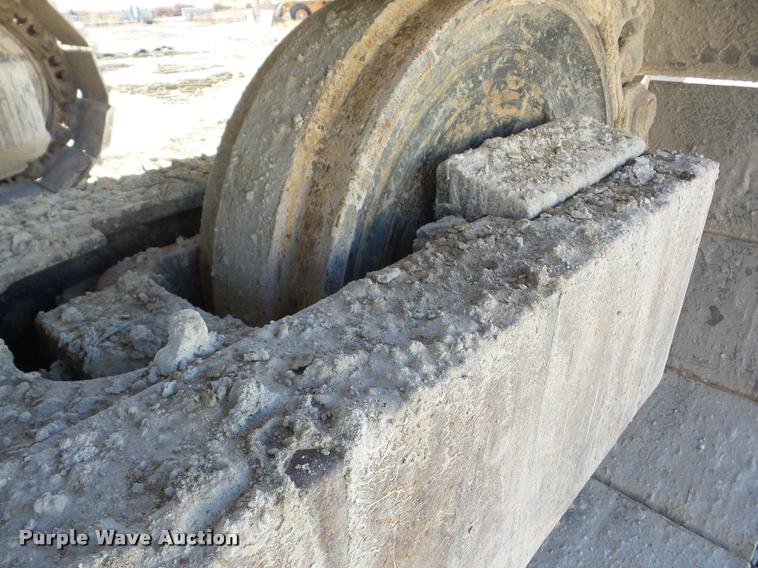 image for item J8668 1992 Caterpillar 235C excavator