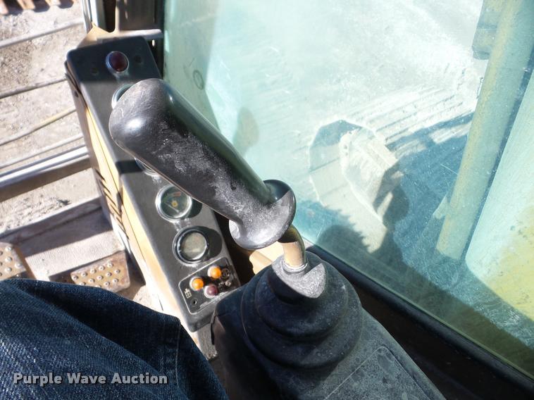 image for item J8668 1992 Caterpillar 235C excavator