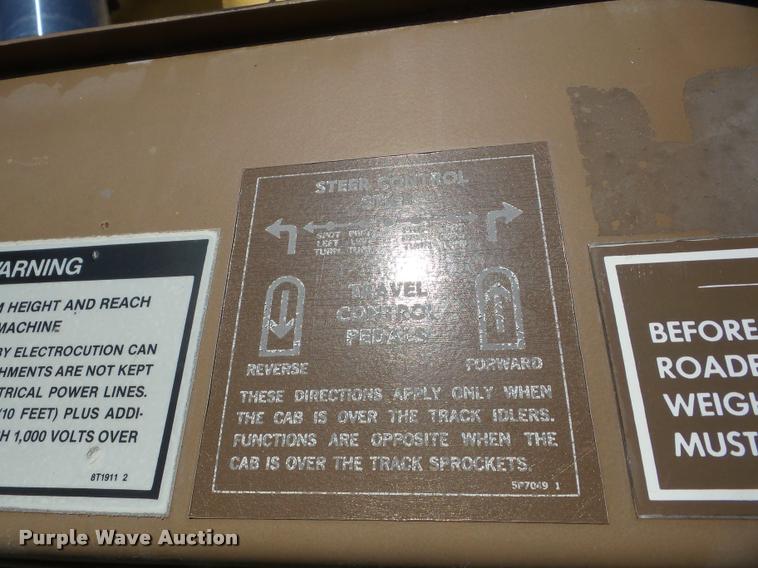 image for item J8668 1992 Caterpillar 235C excavator