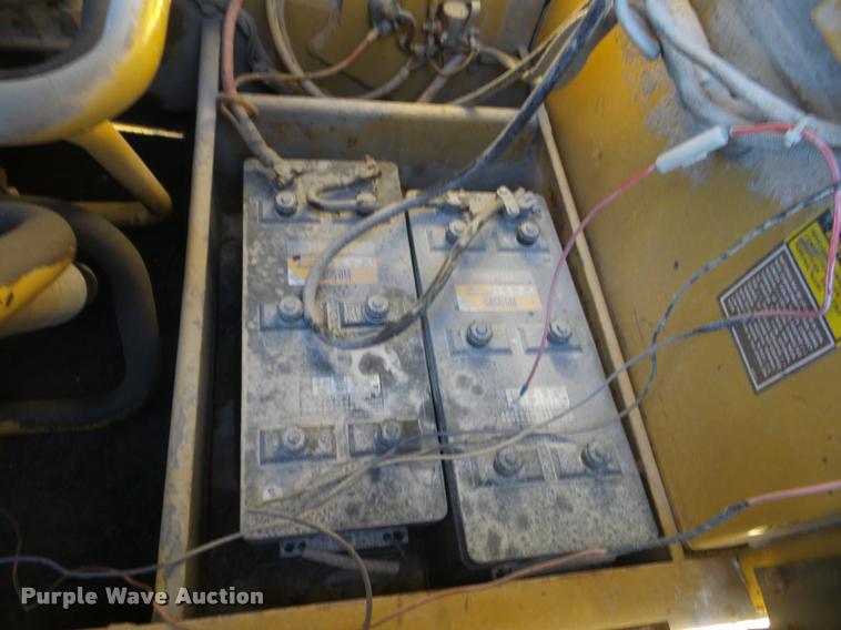 image for item J8668 1992 Caterpillar 235C excavator