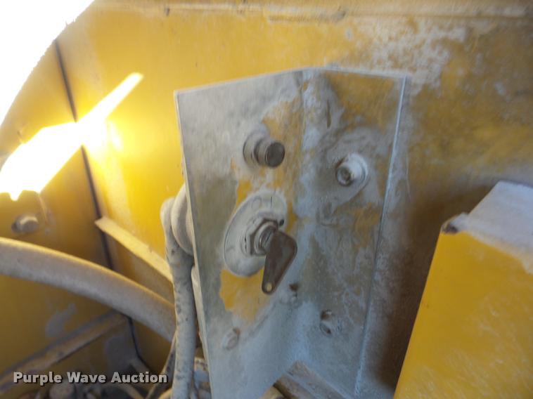 image for item J8668 1992 Caterpillar 235C excavator