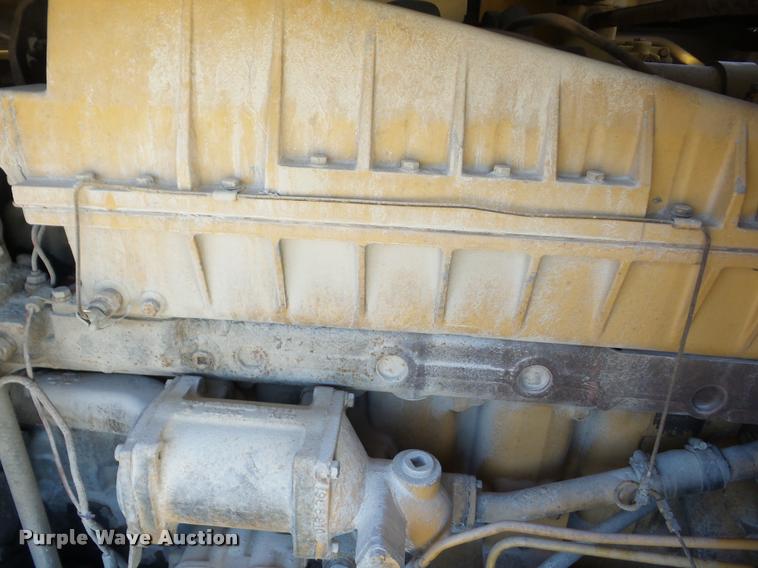 image for item J8668 1992 Caterpillar 235C excavator