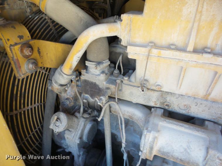 image for item J8668 1992 Caterpillar 235C excavator