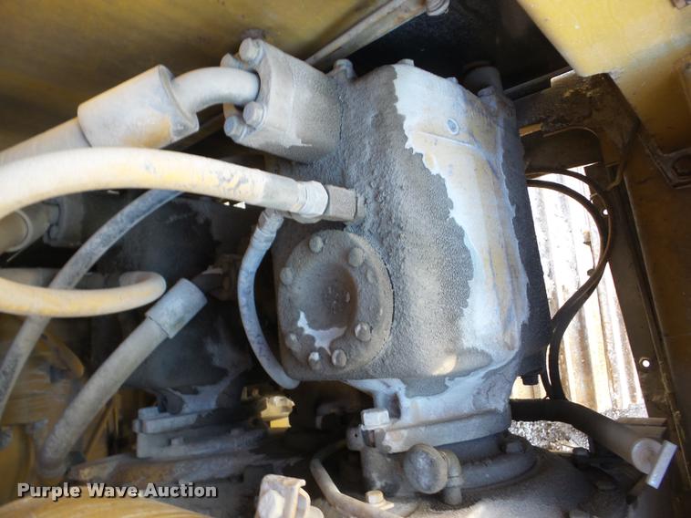 image for item J8668 1992 Caterpillar 235C excavator