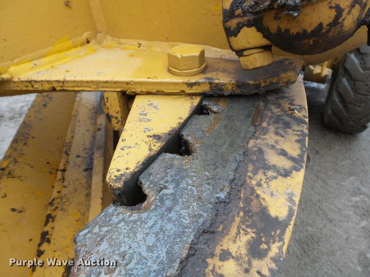 image for item K3407 1970 Caterpillar 120 rigid frame motor grader