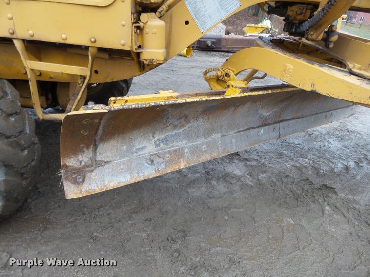 image for item K3407 1970 Caterpillar 120 rigid frame motor grader