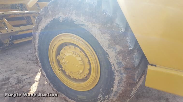 image for item L1720 2001 Caterpillar 613C Series II elevating scraper