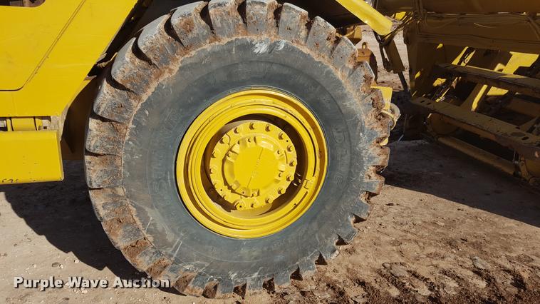 image for item L1720 2001 Caterpillar 613C Series II elevating scraper