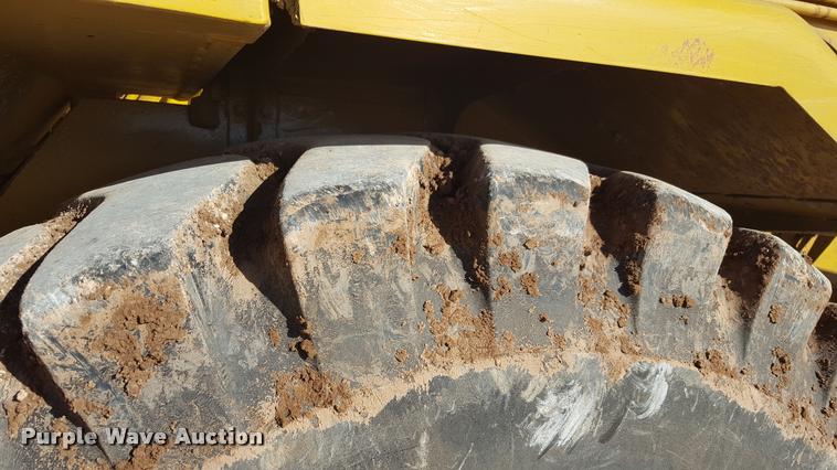 image for item L1720 2001 Caterpillar 613C Series II elevating scraper