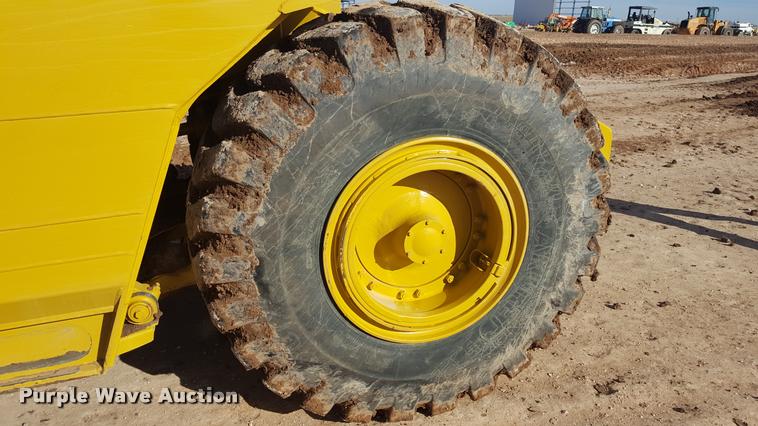 image for item L1720 2001 Caterpillar 613C Series II elevating scraper