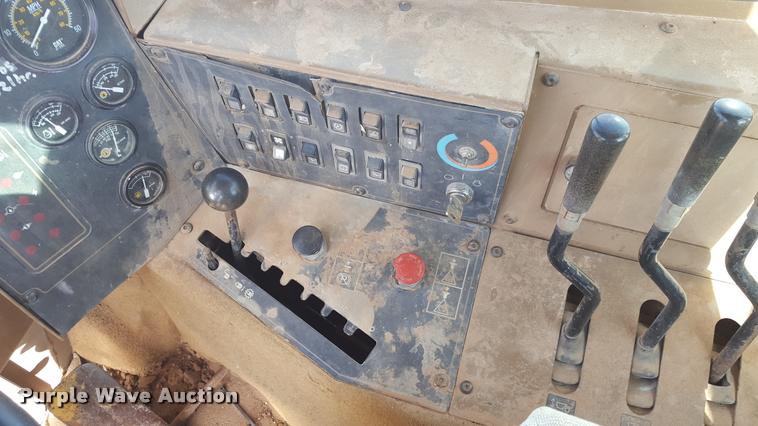 image for item L1720 2001 Caterpillar 613C Series II elevating scraper