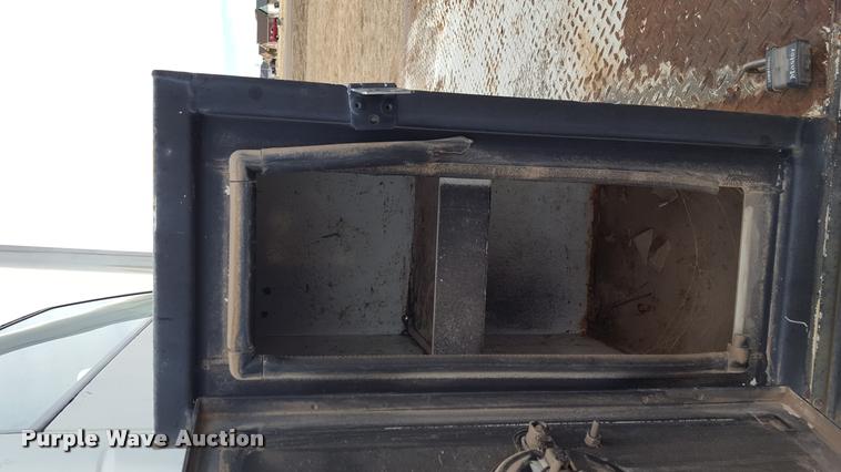 image for item L1723 1994 GMC TopKick service truck with crane