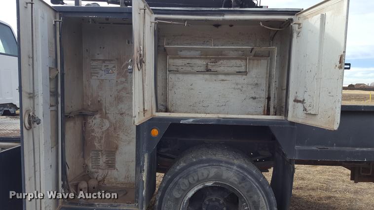 image for item L1723 1994 GMC TopKick service truck with crane