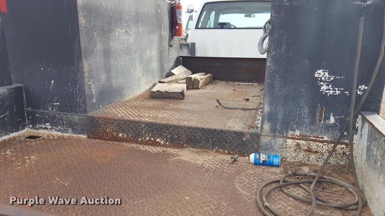 image for item L1723 1994 GMC TopKick service truck with crane