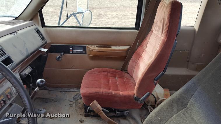 image for item L1723 1994 GMC TopKick service truck with crane