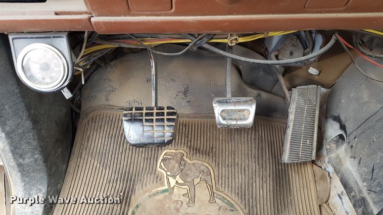 image for item L1723 1994 GMC TopKick service truck with crane