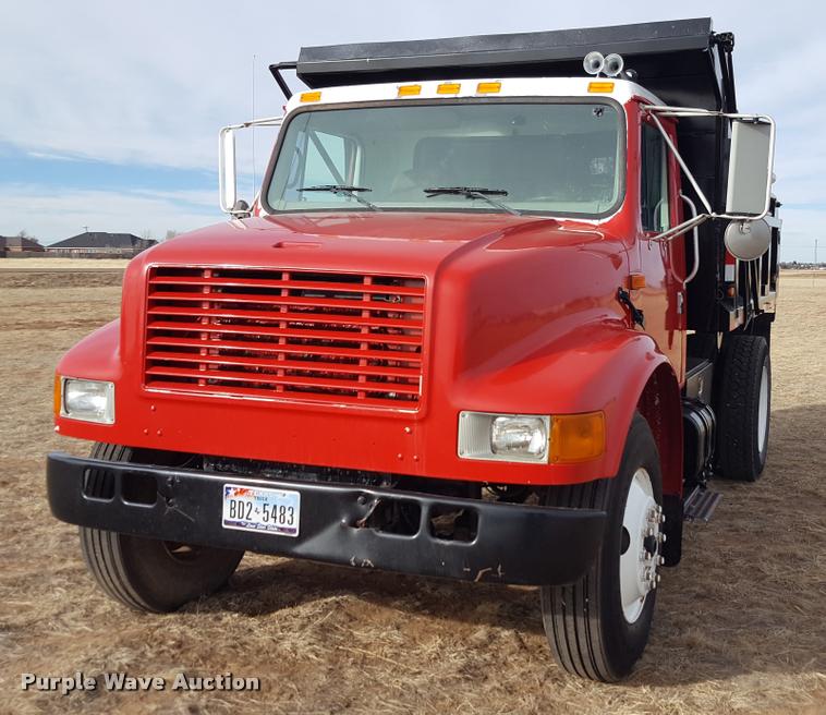 image for item L1724 2001 International 4900 dump truck
