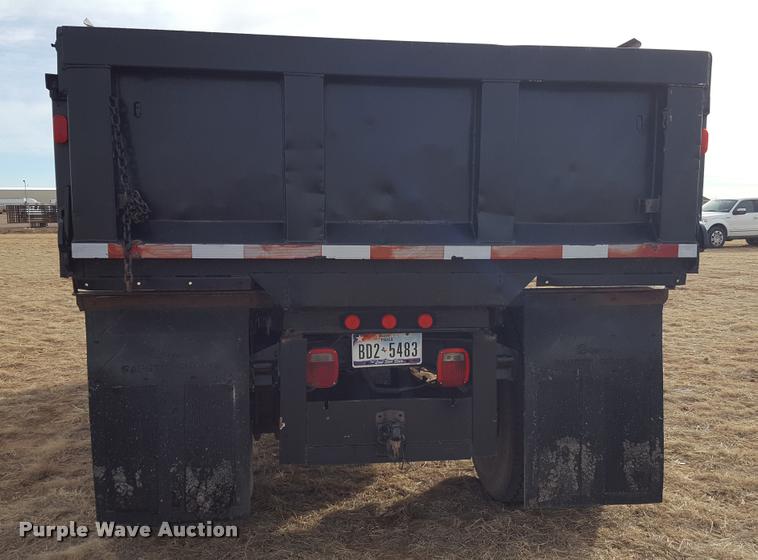 image for item L1724 2001 International 4900 dump truck