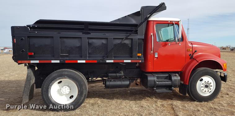 image for item L1724 2001 International 4900 dump truck