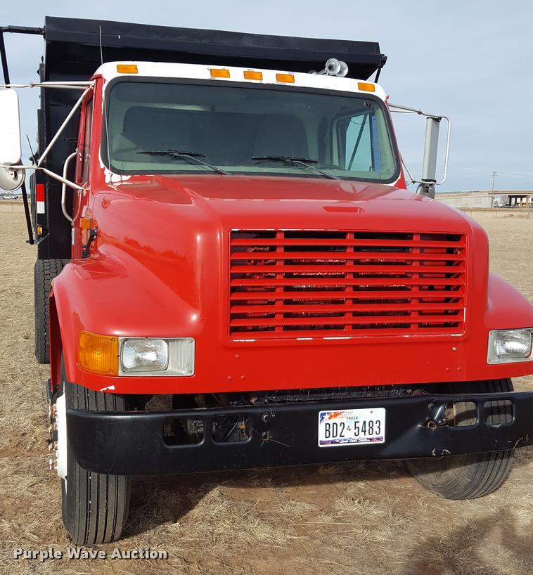 image for item L1724 2001 International 4900 dump truck