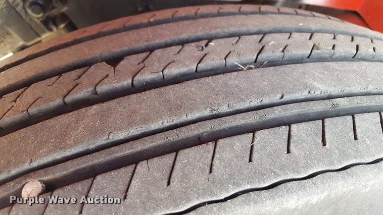 image for item L1724 2001 International 4900 dump truck