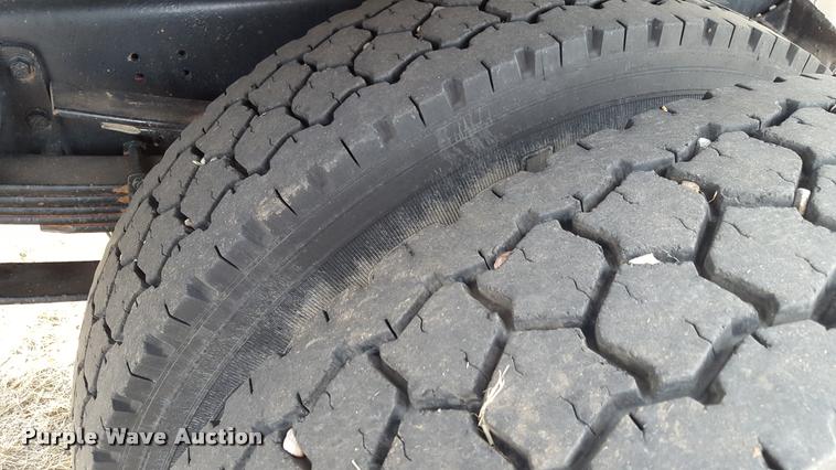 image for item L1724 2001 International 4900 dump truck