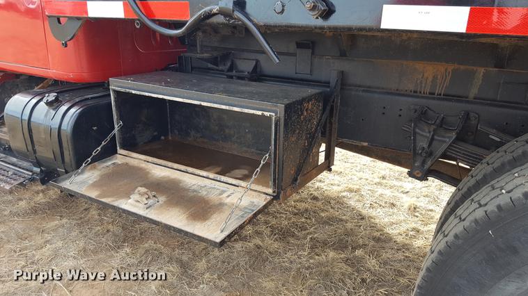 image for item L1724 2001 International 4900 dump truck