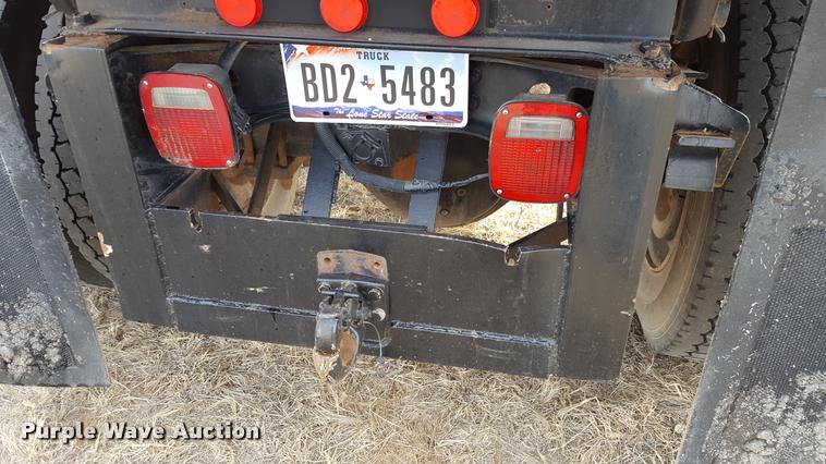 image for item L1724 2001 International 4900 dump truck