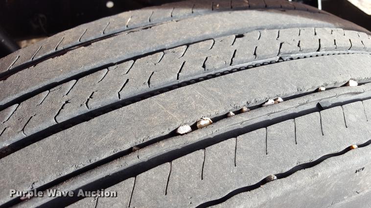 image for item L1724 2001 International 4900 dump truck