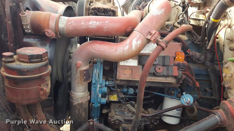 image for item L1724 2001 International 4900 dump truck