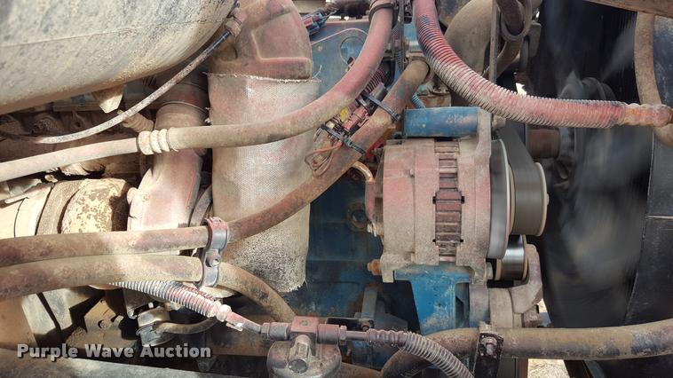 image for item L1724 2001 International 4900 dump truck