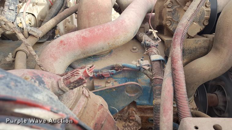 image for item L1724 2001 International 4900 dump truck