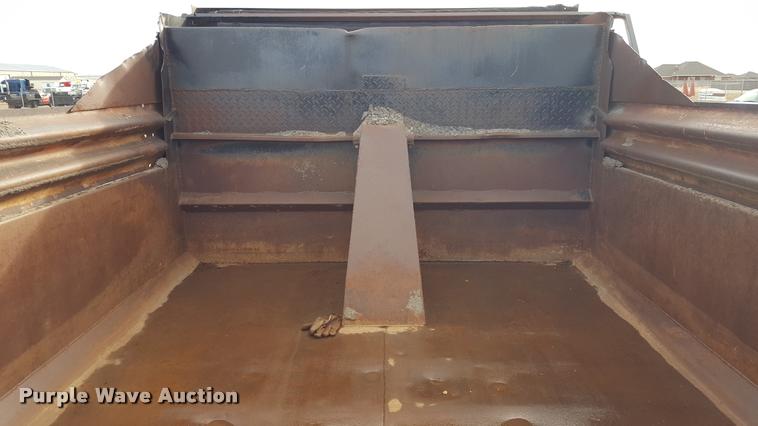 image for item L1724 2001 International 4900 dump truck