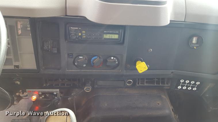 image for item L1724 2001 International 4900 dump truck