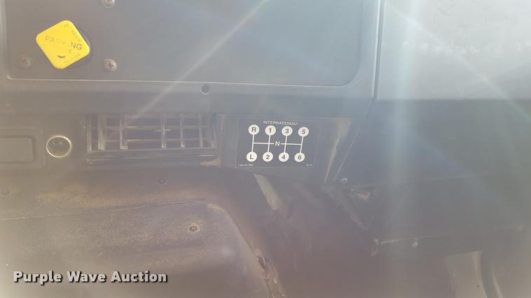 image for item L1724 2001 International 4900 dump truck