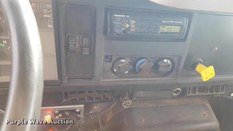 image for item L1724 2001 International 4900 dump truck